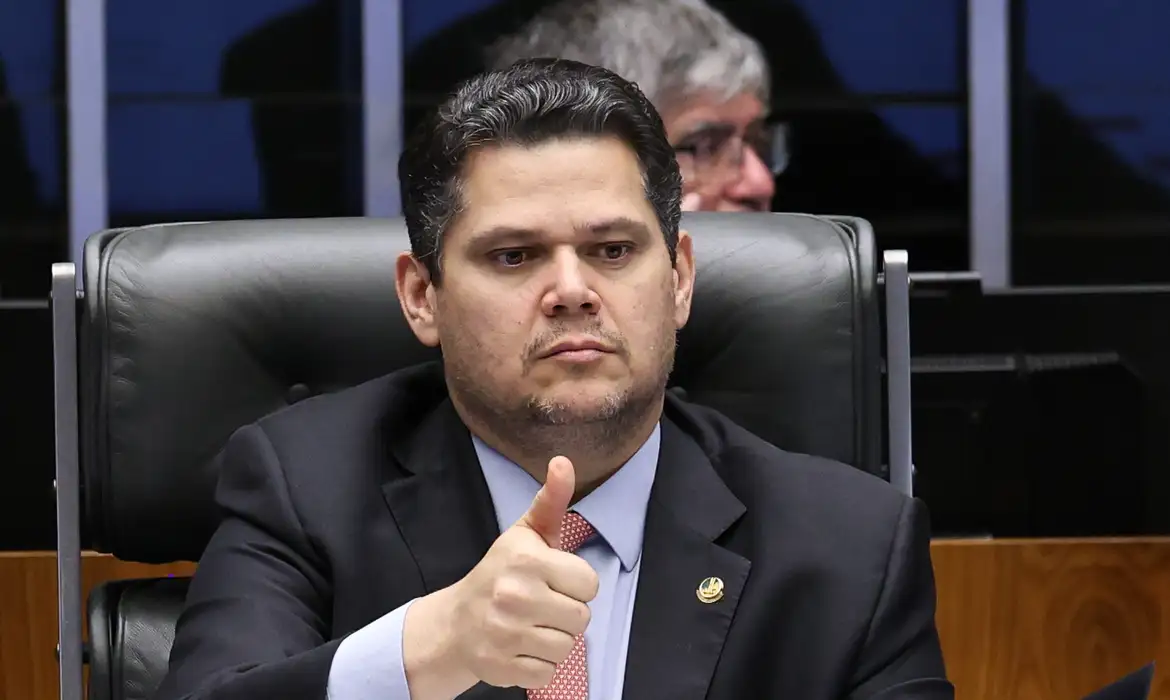 A PEC estava na mesa do senador desde o final de maio, depois de aprovada na Câmara dos Deputados