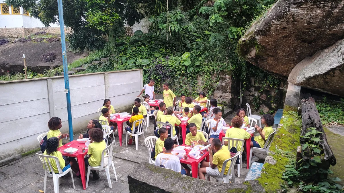 As atividades aconteceram no contraturno escolar, em dois turnos