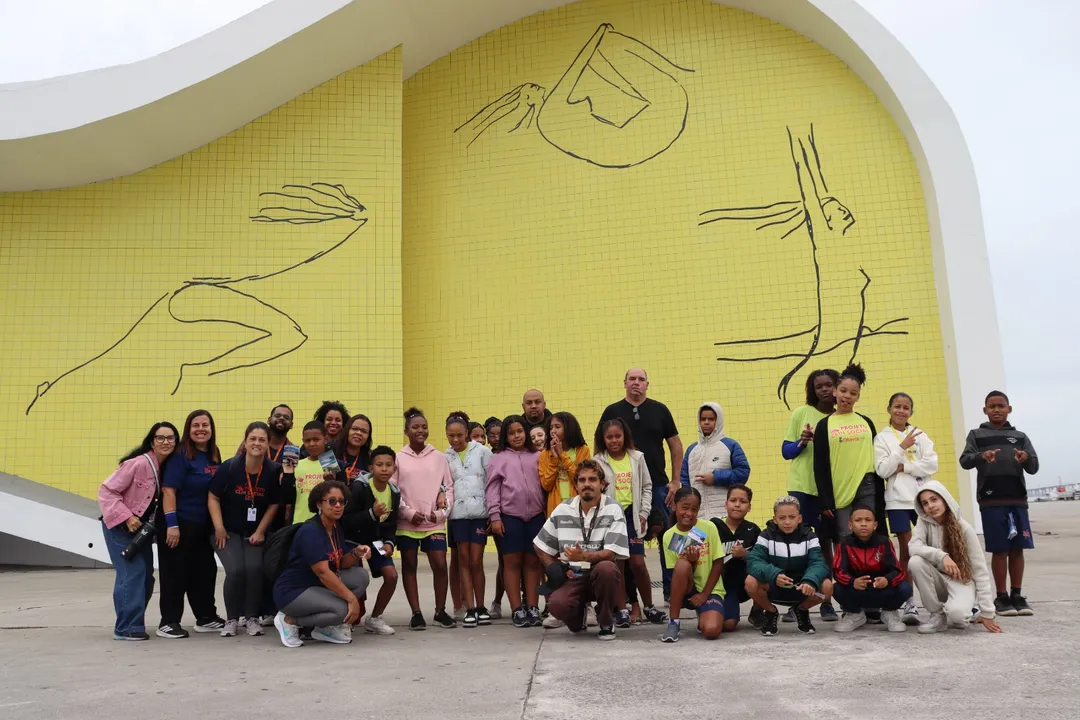 Alunos do Clin Social visitam Caminho Niemeyer e MAC em Niterói