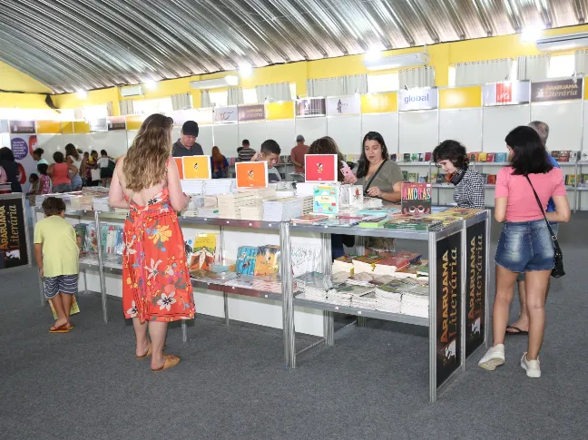 Os vouchers poderão ser utilizados exclusivamente durante os dias da FLA Araru e permitirão que cada profissional escolha livremente os livros que deseja adquirir