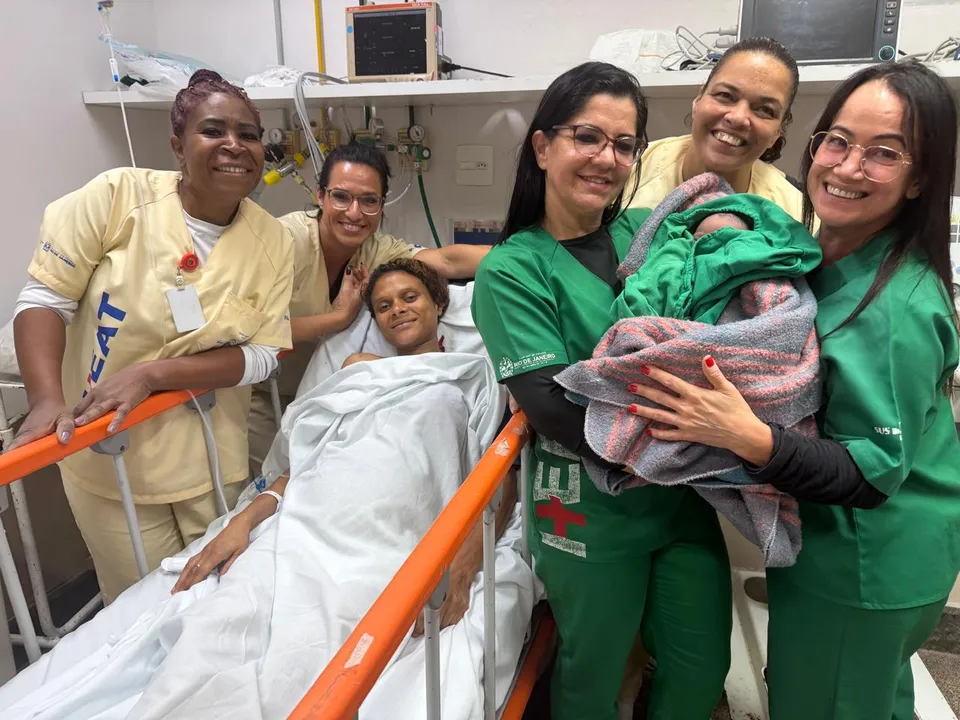 Bebê nasce antes de chegada ao hospital em São Gonçalo