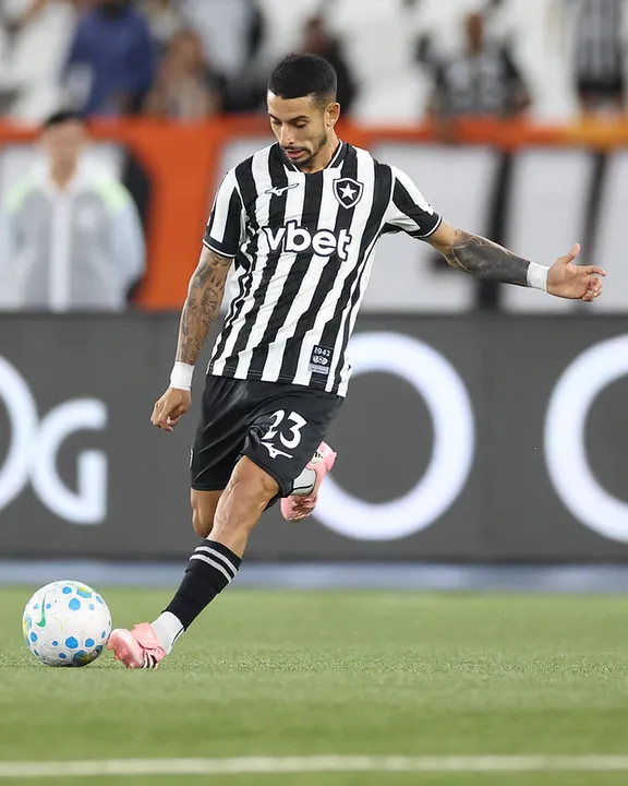Santi marcou duas vezes, mas não evitou derrota alvinegra
