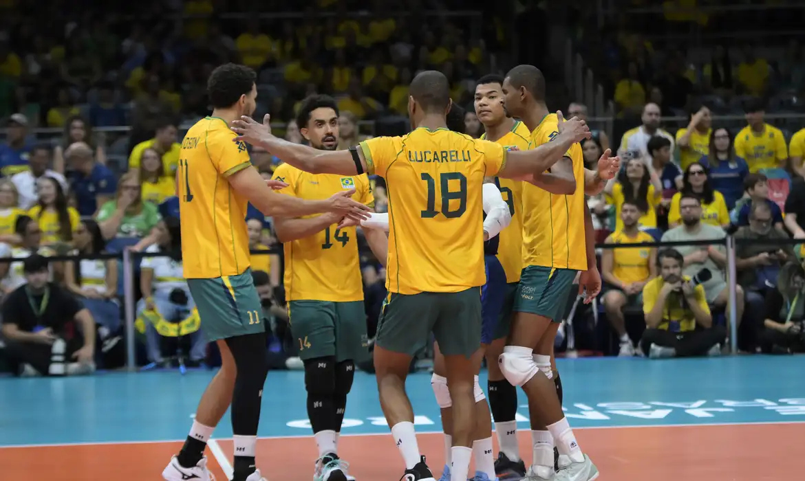 Brasil não teve grande dificuldade e fechou a partida em 3 sets a 0