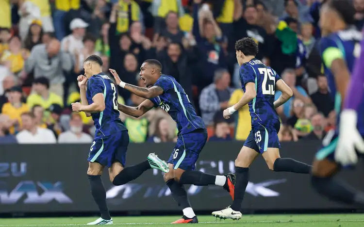 Vanderson comemora primeiro gol do Brasil no amistoso desta terça-feira (29)