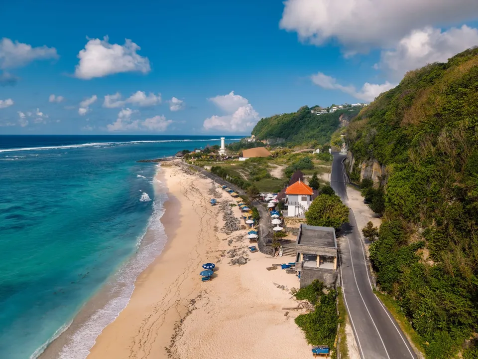 Vista aérea de praia em Bali, na Indonésia. País tem leis rigorosas contra o tráfico de drogas, com penas que podem chegar à prisão perpétua e à morte