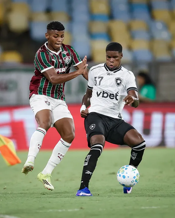 Botafogo e Fluminense se encontram pelo Brasileirão, neste sábado (08)