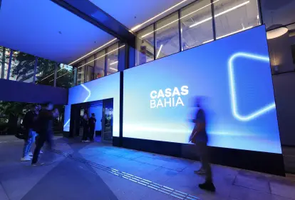 Casas Bahia demite 2 mil funcionários após fechamento de 298 lojas