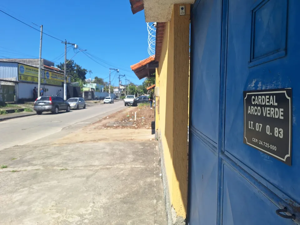 Os casos de roubos, furtos e invasões acontecem na Avenida Cardeal Arcoverde, no bairro de Laranjal, em São Gonçalo