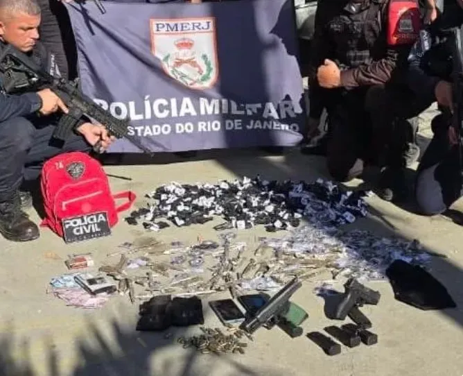 Material apreendido durante a ação da Polícia Militar