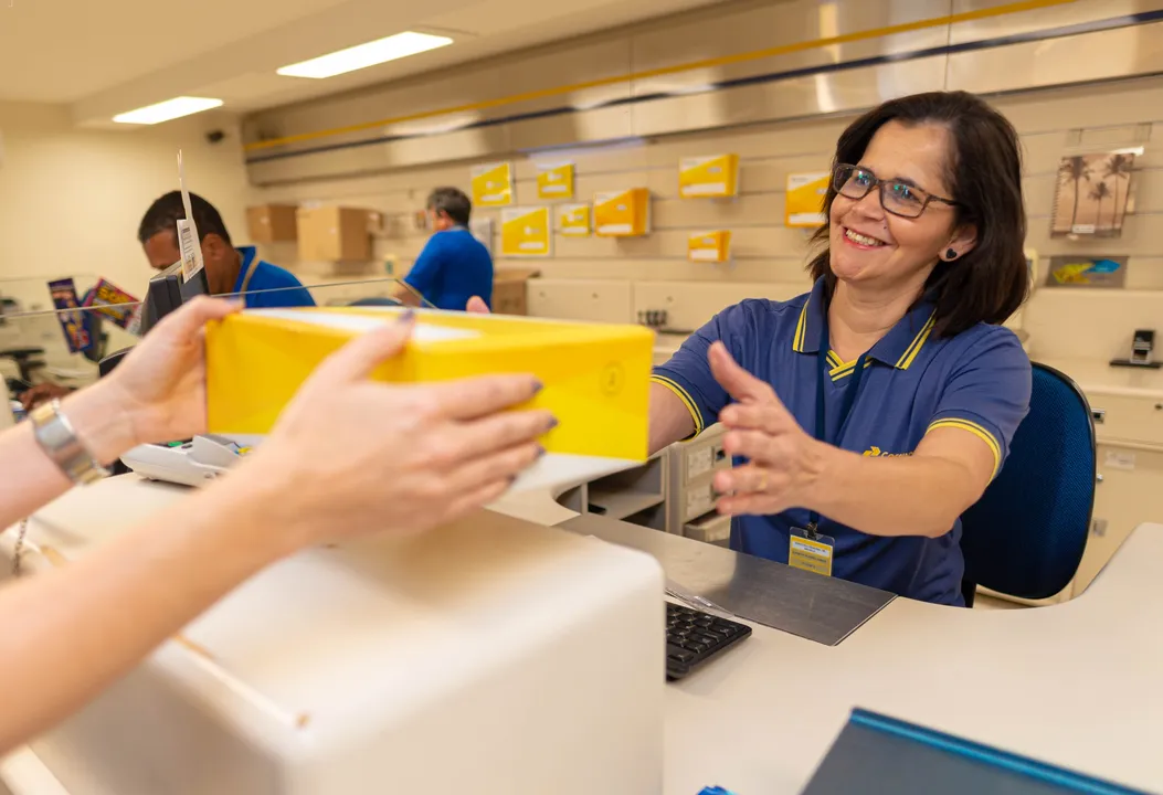 Os Correios estão presentes em todos os municípios brasileiros, com mais de 10 mil agências