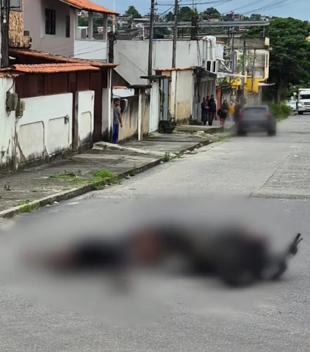 Suspeito foi atingido e morreu no local