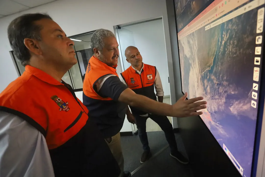 Os ventos podem ultrapassar 72 km/h, com risco de quedas de árvores