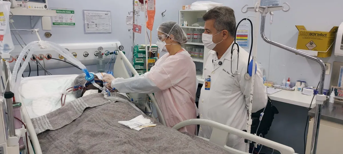 Cirurgiões-dentistas e bucomaxilofacial garantem diariamente a higiene bucal dos pacientes internados