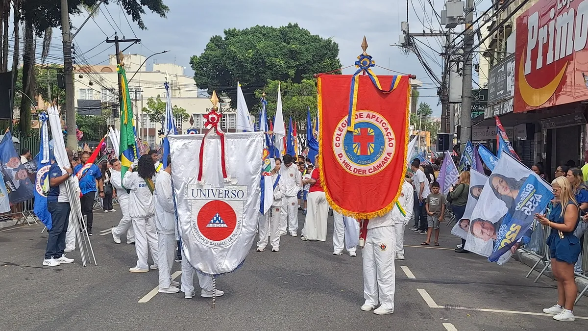 Desfile de 136 anos de São Gonçalo começa no Centro da cidade