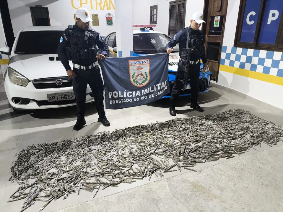 Dois suspeitos foram presos com cerca de 18,1 quilos de maconha