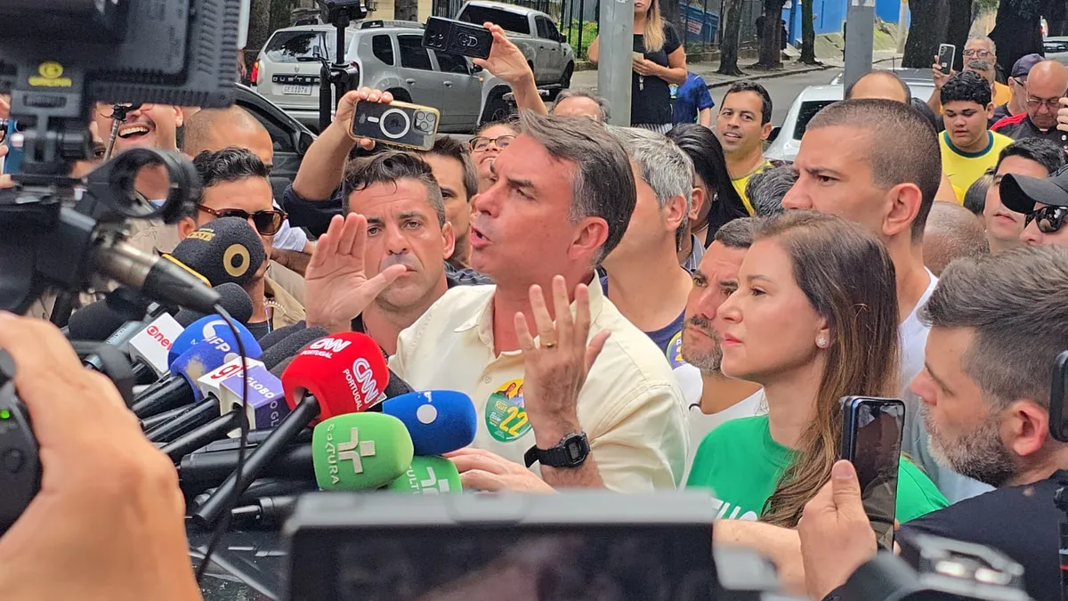 Eleições 2026: Flávio Bolsonaro vota no Rio neste domingo