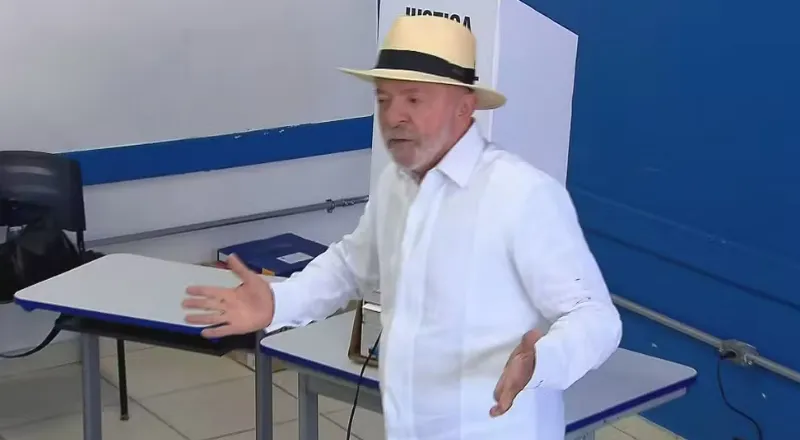 Candidato à Presidência esteve em escola estadual no bairro Assunção