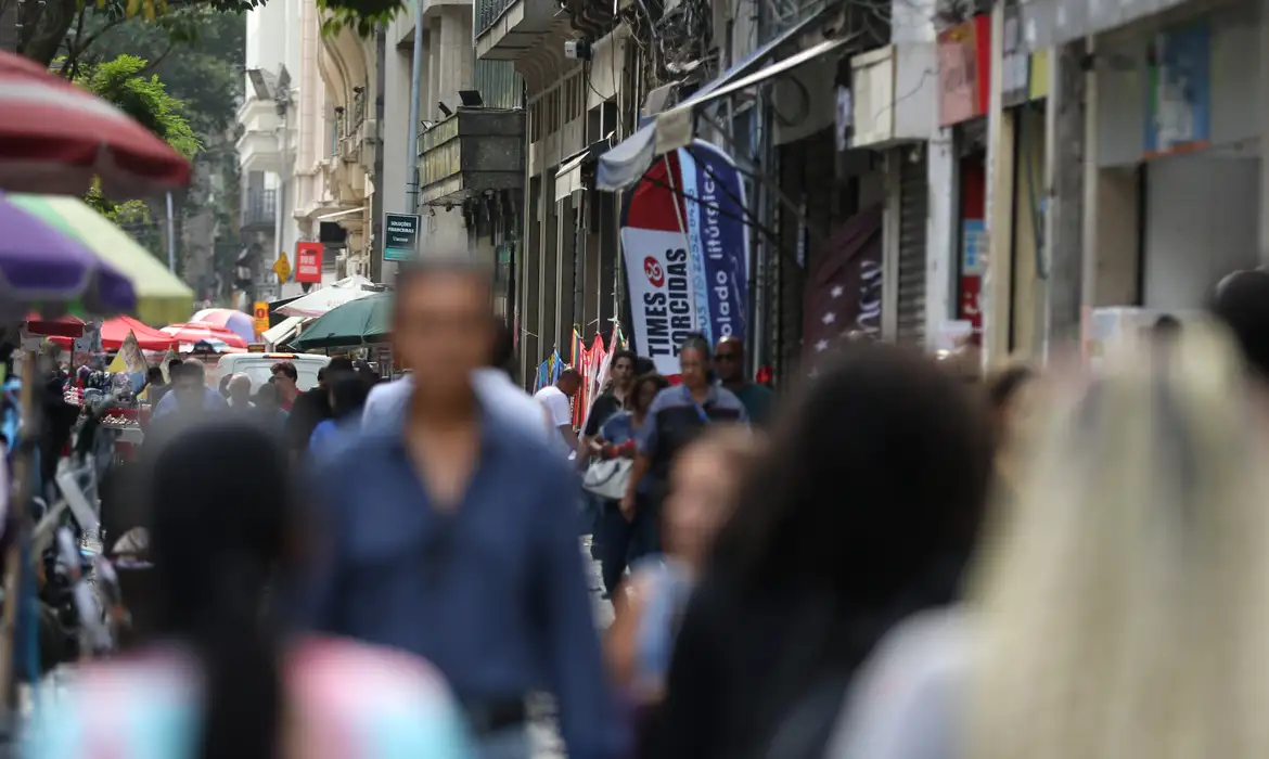 Trinta e nove desses candidatos concorrem a uma vaga como deputado estadual