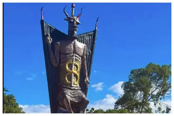 A obra foi financiada pela sacerdotisa conhecida como Mãe Rainha das Trevas