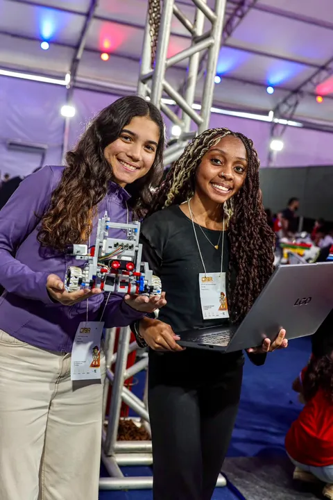 Estudantes de Niterói conquistam 1º e 2º lugares na Olimpíada Brasileira de Robótica