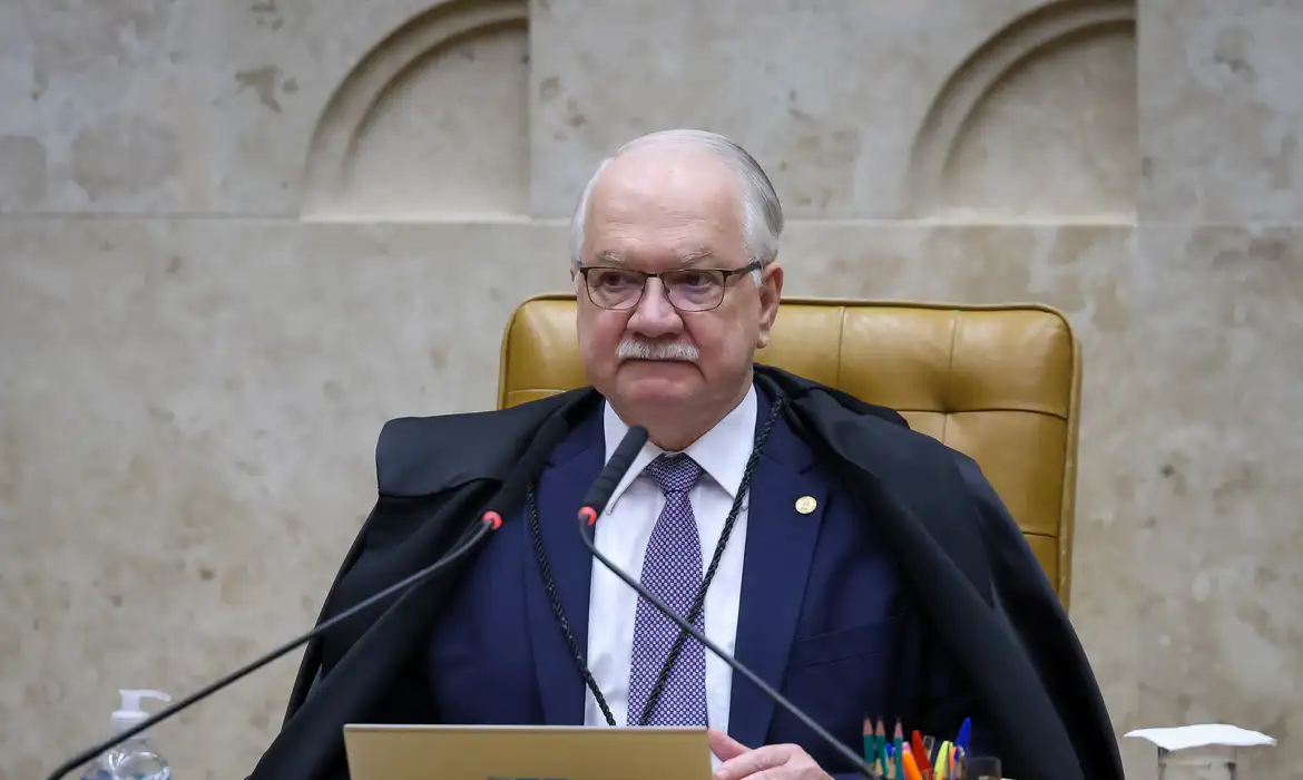 Na prática, os dois diretores da Polícia Federal voltam aos seus cargos, mas em atendimento à liminar da AGU, e não em virtude da decisão de Dino