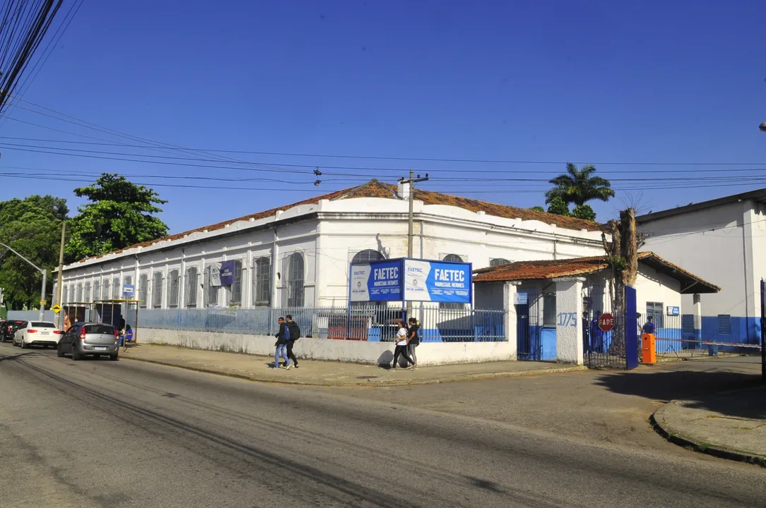 Entre os cursos oferecidos estão Enfermagem, Logística, Segurança do Trabalho, Informática, Análise e Desenvolvimento de Sistemas, Planejamento e Controle da Produção