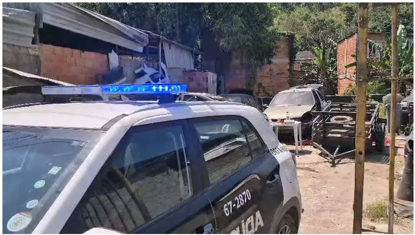 A operação foi realizada por agentes da Delegacia de Roubos e Furtos de Automóveis de Niterói e São Gonçalo (DRFA-NSG), após um levantamento de informações