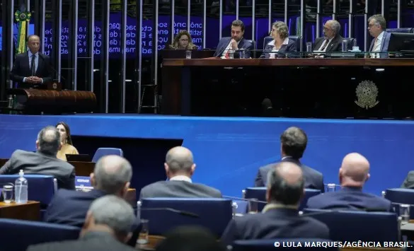 PEC prevê 2 dias de descanso remunerado e redução gradual da jornada