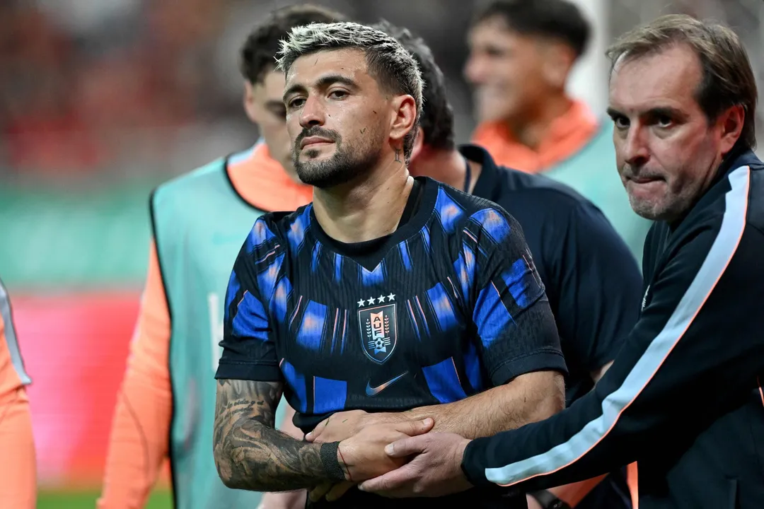 Flamengo confirma cirurgia bem-sucedida de Arrascaeta no punho esquerdo