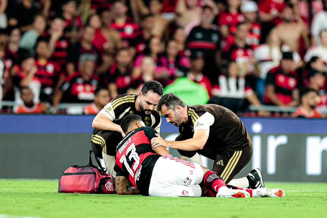 Flamengo informa que Danilo passou por cirurgia após fraturar a mandíbula