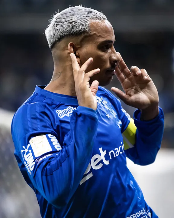 Matheus Pereira marcou o gol da vitória cruzeirense no último lance do jogo