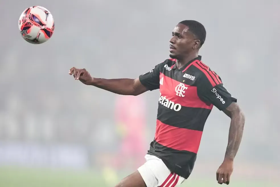 Evertton Araújo está afastado desde o início de setembro, quando uma lesão de grau 3 no músculo adutor da coxa direita
