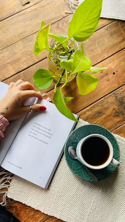 O título “Palavra Viva: do Terreiro ao Livro” faz referência à relação entre literatura, oralidade e ancestralidade