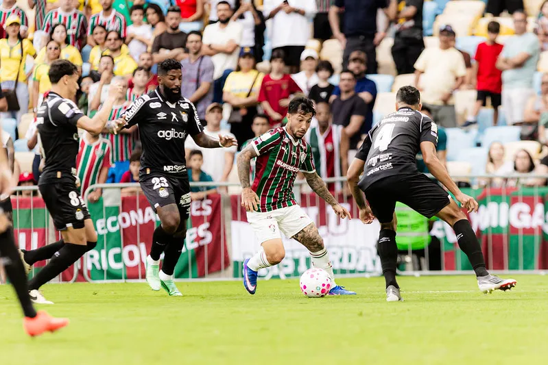 Lucho fez bom primeiro tempo, mas caiu no segundo, junto de todo time