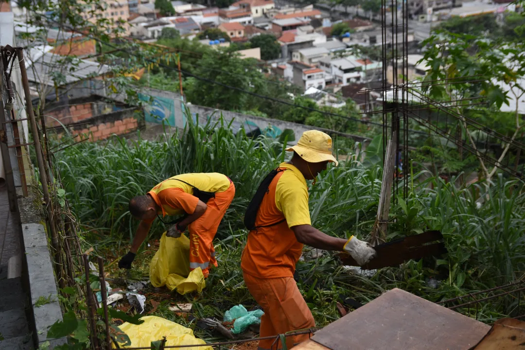 Na quinta-feira (22), a força-tarefa chegou ao Morro do Bumba, em Viçoso Jardim. Já nesta sexta-feira (23), os serviços foram realizados no Morro do Holofote, em Santana, na Zona Norte da cidade
