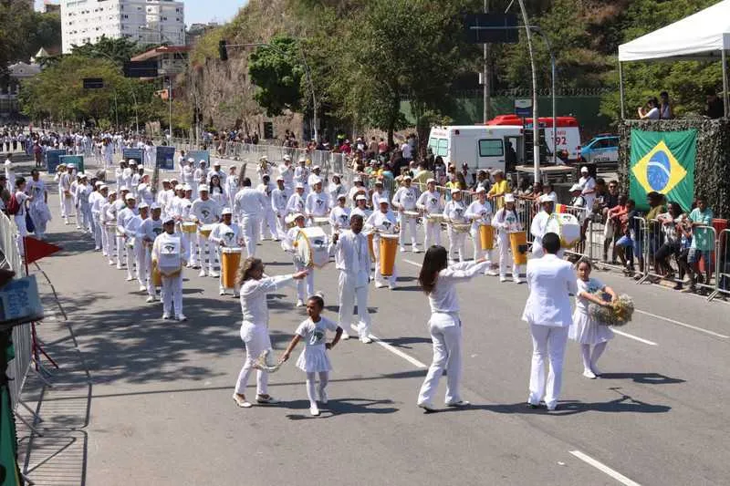 Forças Armadas realizam desfile de 7 de Setembro na Avenida Presidente Vargas, no Rio