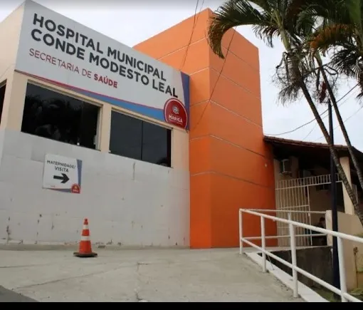 A mulher foi socorrida e levada para o Hospital Municipal Conde Modesto Leal