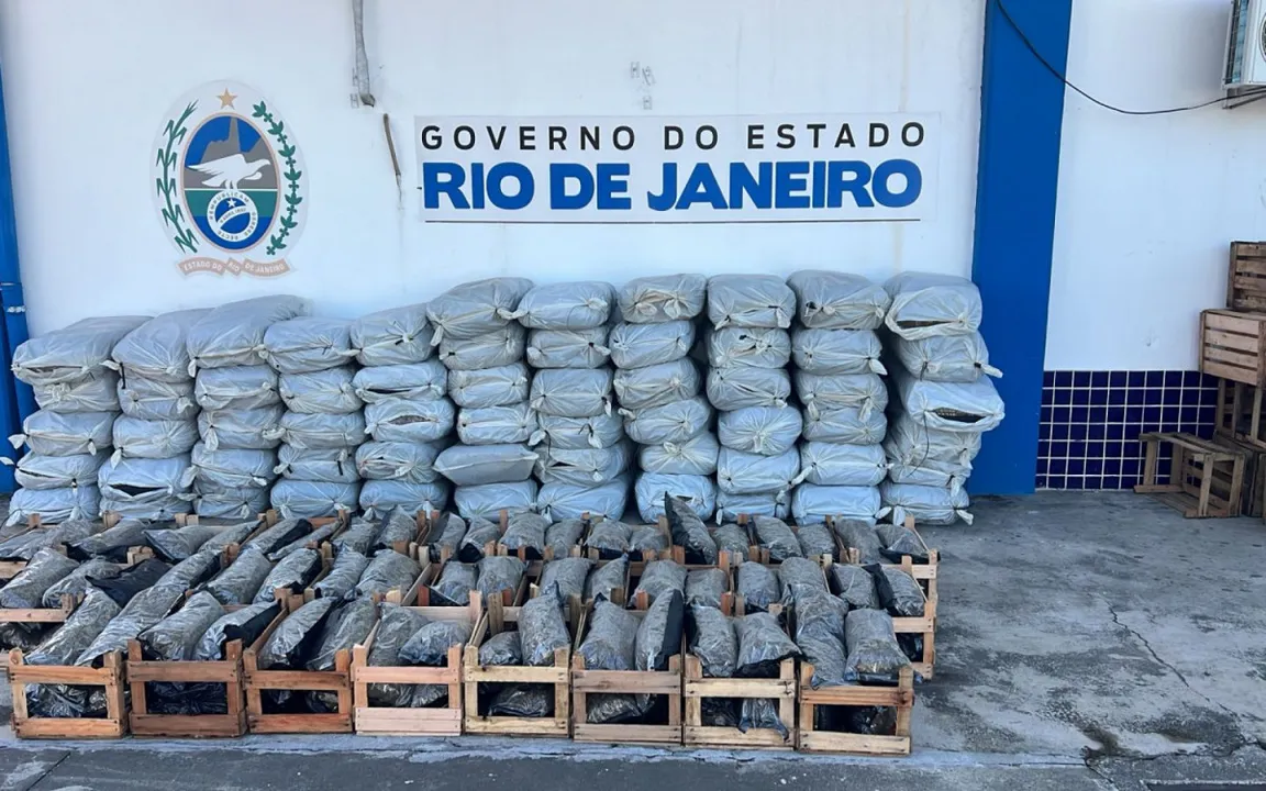 Houve troca de tiros durante a abordagem, mas ninguém se feriu