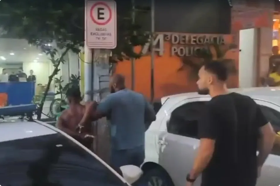 A prisão foi efetuada por agentes da 74ª DP (Alcântara)