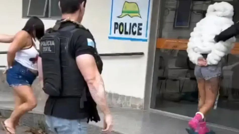 A prisão foi realizada por agentes da Delegacia de Atendimento ao Turista (Deat)