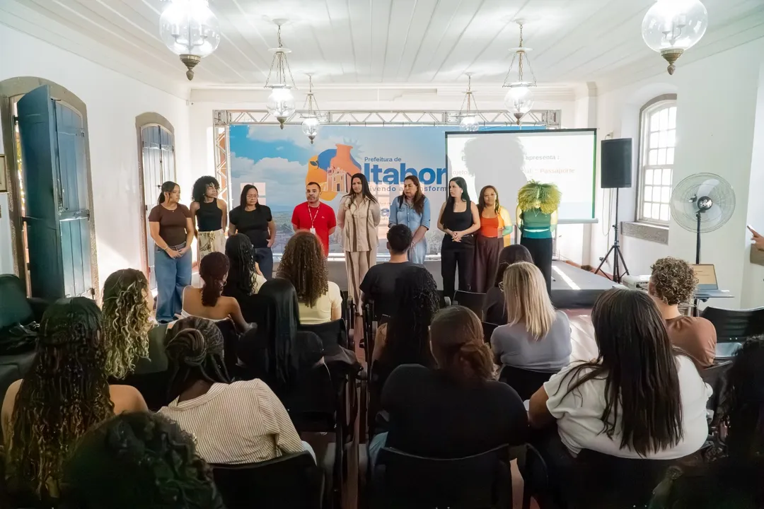 Ao longo do curso, cerca de dez professores abordarão os principais conteúdos cobrados no Enem, além da aplicação de simulados