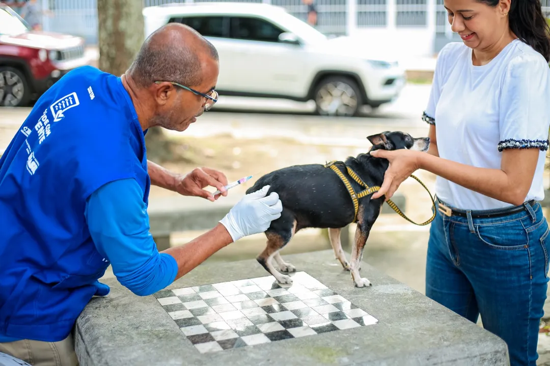 Durante o mês de setembro, a vacinação passará por diversos bairros, com atendimento em praças, unidades de saúde, escolas, associações de moradores e outros pontos estratégicos