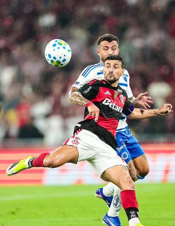 Cruzeiro e Flamengo se enfrentam nesta quarta (12), pela Libertadores