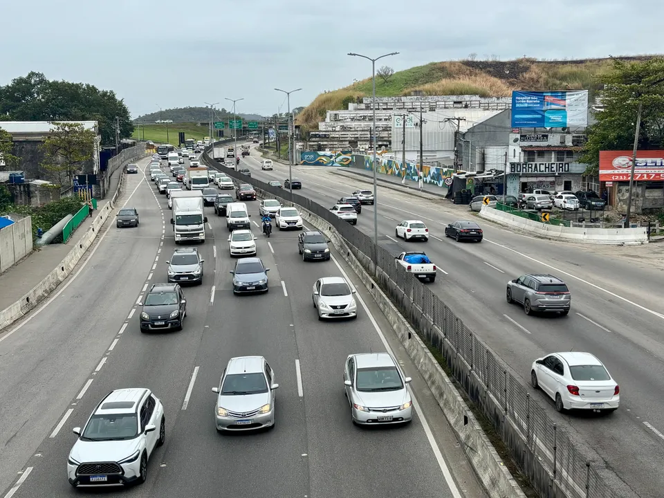 Falta de luz causa congestionamento na BR-101 e na Avenida do Contorno