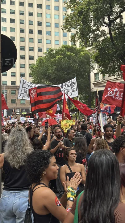 O ato começou às 12h