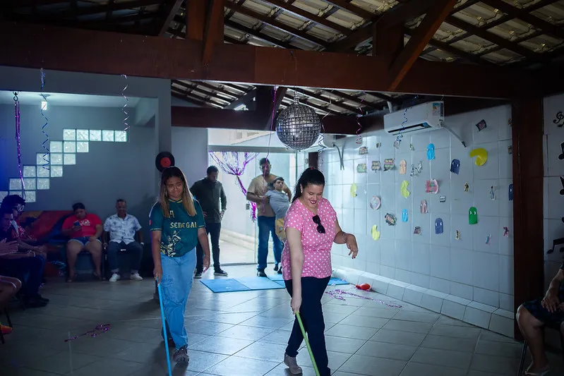 A programação inclui Festa à Fantasia, Festa dos Anos 80 e Festa na Piscina