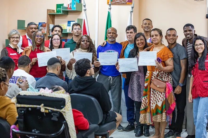 encontro ocorreu no Campus de Educação Pública Transformadora (CEPT) Leonel de Moura Brizola e reuniu moradores, lideranças comunitárias, representantes de associações e integrantes da sociedade civil