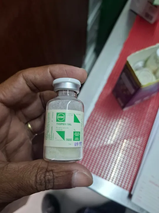 O medicamento, que estava vencido há quase três décadas, foi encontrado junto a diversos outros produtos fora do prazo de validade