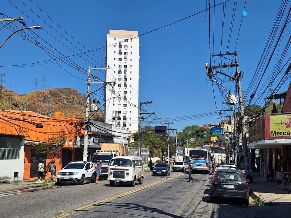 Quem vive na região tem que recorrer a empresas locais, em alguns casos, irregulares
