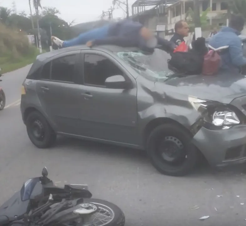 Mulher é atropelada na Estrada da Paciência, em São Gonçalo